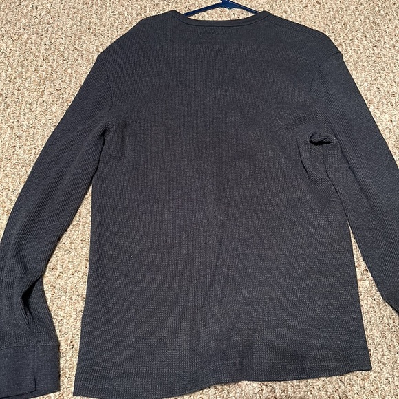 Comfortable barely worn long sleeve grey t-shirt. In great condition - Picture 2 of 2